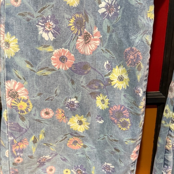 Easel Blue Floral Jeans - Picture 3 of 5